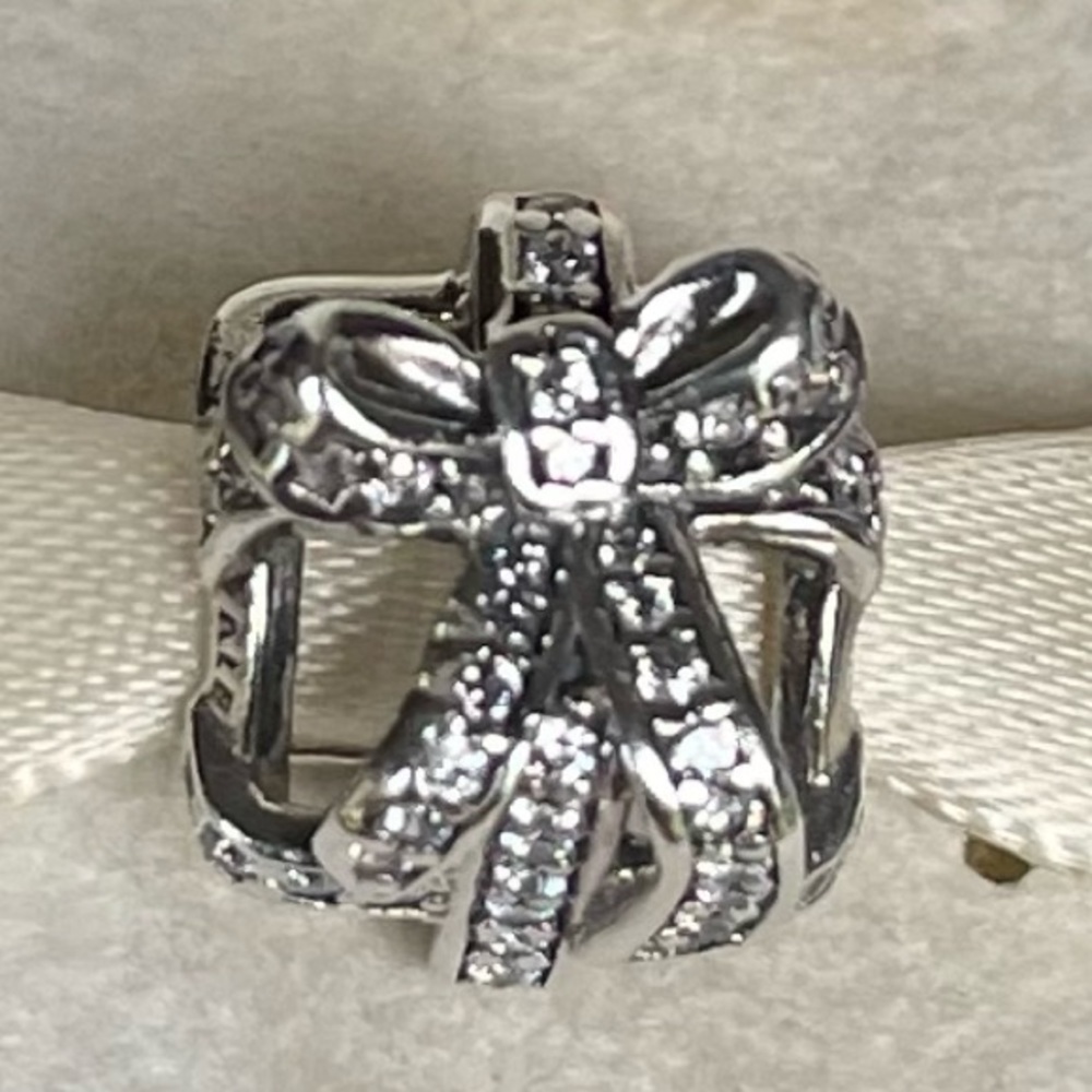 Authentic Pandora All Wrapped Up Present 791766CZ Gift Charm - Picture 5 of 5